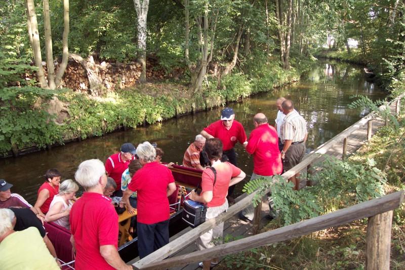 Einstieg_in_den_Spreewaldkahn.jpg