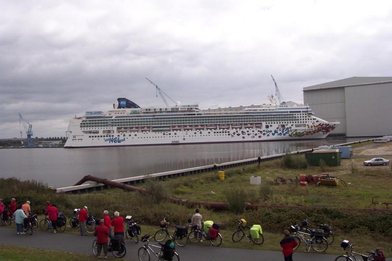 Meier-Werft_und_Norwegian_Gem.jpg