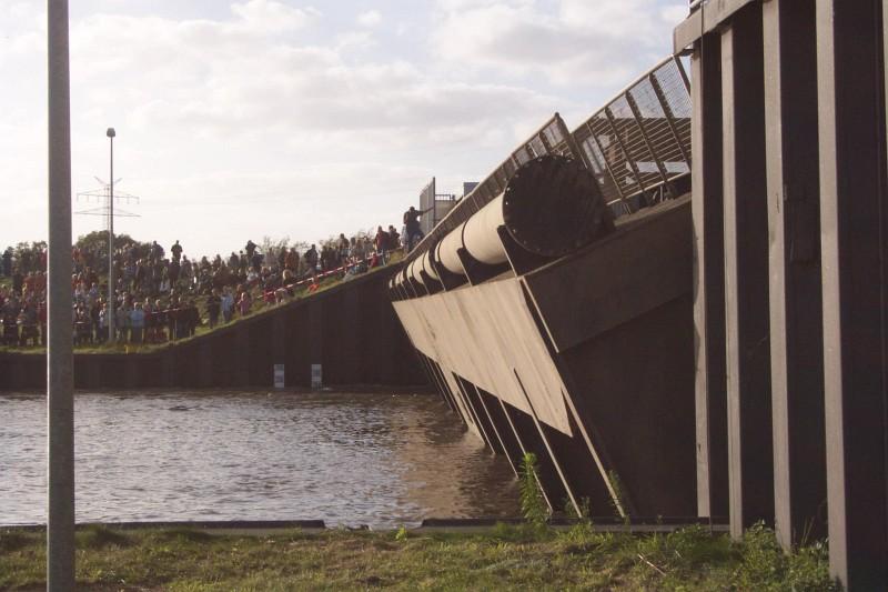 Oeffnung_der_Dockschleuse.jpg